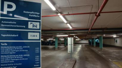 Bild: Stephan Huber
Die Tiefgarage am Kurfürstenbad in Amberg hat nun eine automatische Kennzeichenerkennung.