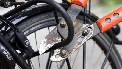 Bild: Friso Gentsch/dpa
Vor einem Einkaufsmarkt in der Marienstraße in Marktredwitz wurde ein unversperrtes Mountainbike sowie ein Rucksack entwendet.