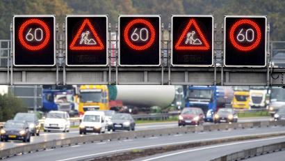 Symbolbild: Hauke-Christian Dittrich /dpa
An der A3 bei Regensburg werden aufgrund einer Baustelle an Wochenenden im September und Oktober Staue erwartet.
