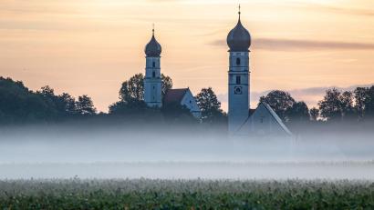 Bild: Armin Weigel/dpa
Die bayerische Staatsregierung hält eine Beendigung der staatlichen Zahlungen an die beiden großen Kirchengemeinschaften für falsch (Archivbild).