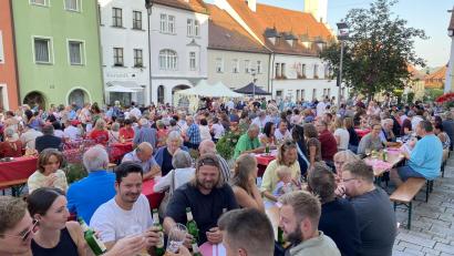 Bild: aub
Schon kurz nach Beginn gab es nur noch wenige freie Plätze auf dem Oberen Markt in Nabburg.