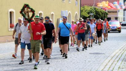 Bild: bjo
32 Fußwallfahrer machen sich von Schmidmühlen aus auf den Weg zum Habsberg.
