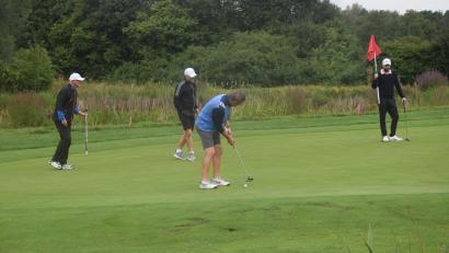 Bild: fz
82 Golferinnen und Golfer spielten beim Regionalfinale um den Einzug ins Bundesfinale in Aachen.