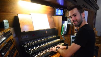 Bild: Kunz
Lars Amann an der Eisenbarth-Orgel.