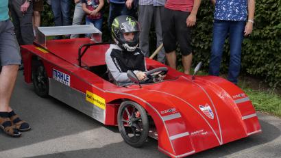 Archivbild: ld
Star der Rennens 2023 war der "Ferrari" , liebevoll und mit viel technischem Verständnis vom Initiator selbst gebaut. Er wird es wohl auch dieses Jahr sein.