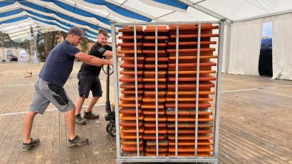Bild: Gabi Schönberger
Nach vier Tagen Feststimmung heißt es nun Anpacken und Aufräumen für den Ländlichen Burschenverein Floß und Umgebung, Veranstalter der diesjährigen Flosser Kirwa.