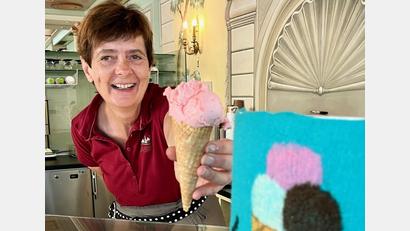 Bild: Gabi Schönberger
Am Donnerstag, 29. August, von 11 bis 13 Uhr bekommen Schleckermäuler in der Eisdiele „Café Center“ zum letzten Mal Gratiseis on Oberpfalz-Medien.