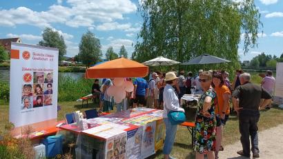 Bild: Selbsthilfekontaktstelle Nordoberpfalz 
Im vergangenen Jahr informierten die Selbsthilfegruppen beim Kultur-Sommer in Tirschenreuth.
