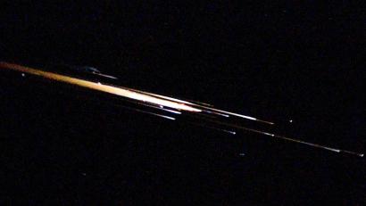 Bild: Tim Meyer/EHL Media/dpa
Ein Starlink-Satellit ist laut Bundesamt für Bevölkerungsschutz und Katastrophenhilfe (BBK) aus Süddeutschland sichtbar über der Schweiz in die Atmosphäre eingetreten.