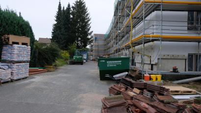 Bild: le
Noch immer ist das Teilstück der Schulstraße gesperrt.