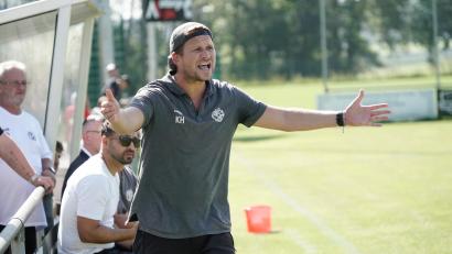 Archivbild: ref
Kai Hempel, Trainer der DJK Gebenbach, haute wegen des Fehlstarts in die Saison am Montag einmal ordentlich auf den Tisch.