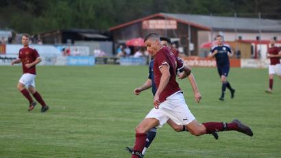 Archivbild: Dieter Jäschke
Valentin Schieder (links) und der SC Eschenbach empfangen am Freitagabend in der Kreisliga Nord die DJK Weiden.