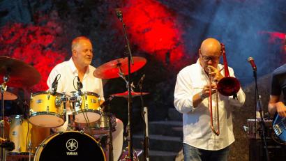 Archivbild: Gerd Pöhlmann
Jazz auf Weltniveau bringt der Schlagzeuger Wolfgang Haffner – hier mit Nils Landgren – und sein Trio am 3. September wieder auf die Luisenburg in Wunsiedel.