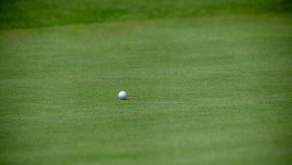 Symbolbild: Jens Büttner/dpa-Zentralbild/dpa
Ein bislang unbekannter Dieb hat in Arzberg eine Golfausrüstung gestohlen. Der Schaden: mehrere Tausend Euro.