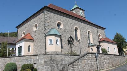 Bild: pi
Pfarrer John Subash Vincent ist ab 1. September auch für die Pfarrei St. Pankratius Flossenbürg zuständig.