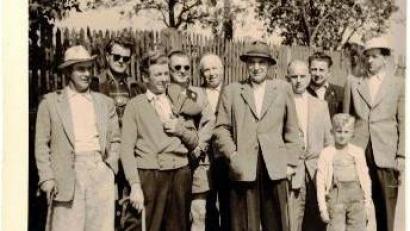 Archivbild: Archiv Fichtelgebirgsverein/exb
Dieses Foto dürfte eines der ersten sein, das Mitglieder des Fichtelgebirgsvereins zeigt. Zu sehen sind hier (von links) unter anderem Norbert Müller, Hans Königsberger, Philip Philipp, Karl Benkler, Hans Lautenbacher mit Sohn Udo, Anton Müller und Wilhelm Schöffel.