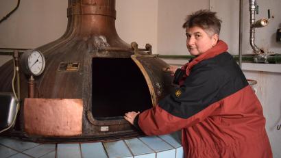 Archivbild: szl
Braumeisterin Angela Riedl stellt Ende August den Betrieb ein. Die Traditionsbrauerei existierte 149 Jahre.