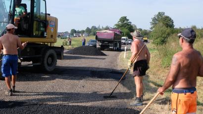 Bild: le
Die Straßenbauarbeiten zwischen Ziegelhütte und Ellenbach bei Floß sind bald abgeschlossen.