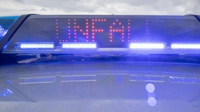 Symbolbild: Daniel Karmann/dpa
Ein Verkehrsunfall ereignet sich in der Jahnstraße in Kümmersbruck.