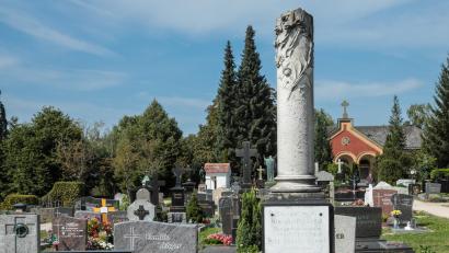 Bild: Wolfgang Steinbacher
Auf dem Katharinenfriedhof in Amberg haben Buntmetall-Diebe gewaltigen Schaden angerichtet.