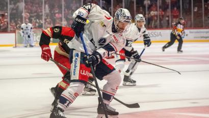 Bild: Jan Huebner
Die Blue Devils Weiden (im Bild Fabian Voit) bestritten am Freitag in Bad Nauheim ihr viertes Vorbereitungsspiel.