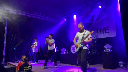 Bild: dus
Die Band "Aeroplane" eröffnete den Wurzer O'Schnitt am Freitag.