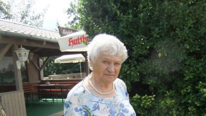 Bild: gm
Frieda Stangl hat ihren 90. Geburtstag gefeiert. Der Singkreis Pittersberg würdigte im Schützenheim seine langjährige Sängerin.