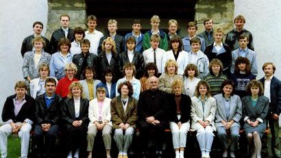 Archivbild: gi
Die Katholische Landjugend (KLJB) feiert ihr 40-jähriges Gründungsjubiläum. Schnell traten nach der Vereinsgründung viele junge Leute aus Tröbes und er Umgebung bei. Darüber freute sich besonders der damalige Gründungspfarrer Josef Zapf (sitzend, erste Reihe, Fünfter von rechts).