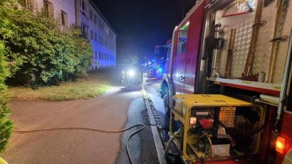 Bild: Feuerwehr Marktredwitz/exb
Dank der guten Ausstattung und des Einsatzes der Retter war die Lage beim Kellerbrand in Marktredwitz bald unter Kontrolle. Im Zuge der Ermittlungen sucht die Polizei nun nach Zeugen.