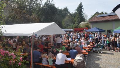 Bild: fz
Streuobsttag und Regionalmarkt, eine Symbiose, die 3000 Besucher im Streuobsthof Bernhard genossen.