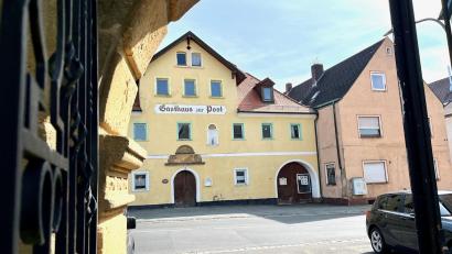 Bild: Gabi Schönberger
Das "Gasthaus zur Post" in Mantel ist den Augen der beiden Manteler eines der Problemfelder.