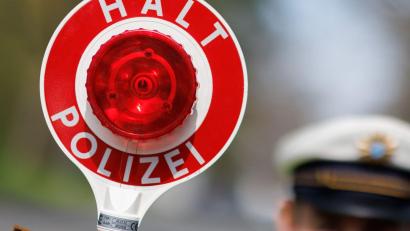 Symbolbild: Daniel Karmann/dpa
Auf einen Moldauer ohne Reisedokumente stießen Fahnder der Bundespolizei in Schirnding.
