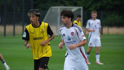 Bild: Stephan Keller
Noah Keller (hier im weißen Club-Trikot bei einem Testspiel gegen Dortmund) weilt derzeit mit der deutschen U17 beim Vier-Nationen-Turnier in Duisburg.