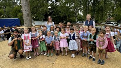 Bild: sak
Die Kirwapaare des Kindergartens.