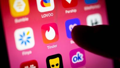 Bild: Sina Schuldt/dpa
Der Markt für Dating-Apps boomt. Zwischen Bumble, Tinder, Parship und mehr fällt die Auswahl nicht immer leicht.