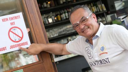 Bild: Marius Bulling/dpa
Lambros Petrou hat schlechte Erfahrungen mit Jogginghosen-Trägern gemacht.