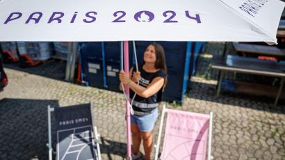 Bild: Daniel Karmann/dpa
Die Nürnberger Auktionsplattform Restlos.com versteigert demnächst mehr als 50.000 Gegenstände, die bei den Olympischen Spielen in Paris zum Einsatz kamen.