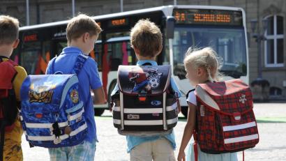 Symbolbild: Franziska Kraufmann
Für etwa 60 Sulzbach-Rosenberger Buskinder, die weniger als zwei Kilometer von ihrer Schule entfernt wohnen, beschloss der Ferienausschuss einmalig einen 50-prozentigen Zuschuss für die neuen VGN-Verbundpässe.