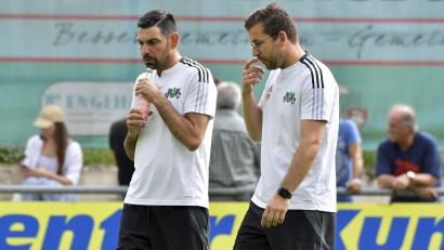 Bild: Hubert Ziegler
Die Ammerthaler Trainer Serdal Gündogan (links) und Florian Schlicker sind derzeit etwas ratlos ob der teilweise laschen Auftritte ihrer Spieler.