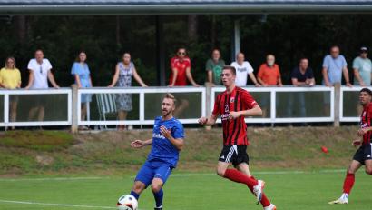 Bild: Dieter Jäschke
Maximilian Hiltl (gestreiftes Trikot) fehlt dem Sportclub beim TSV Bogen.