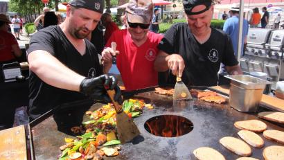 Archivbild: kro
Das Grillgemüse der Stiftlandgriller kommt neben Steaks und Bratwürsten sehr gut an.