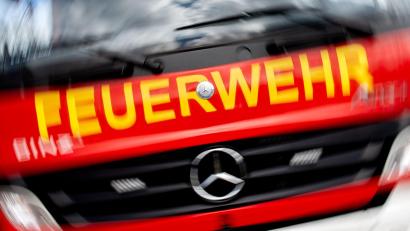 Symbolbild: Hauke-Christian Dittrich/dpa
Funkenflug war wohl der Grund, warum ein Feuer im Keller eines Einfamilienhauses in Mähring ausbrach.