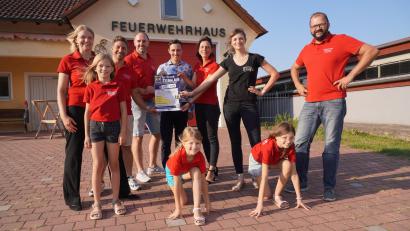 Bild: fvo
Das Organisationsteam des "1. Wittschauer Sternlaufs" freut sich auf den 21. September. Veranstalter ist die Feuerwehr Wittschau-Preppach mit den beiden Vorsitzenden Tobi Stangl (hinten, Dritter von links) und Susanne Guse (hinten, Dritte von rechts). Mit im Bild ist Sternlauf-Pate Eric Frenzel (Mitte).