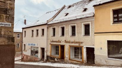 Bild: ge
So sahen die Häuser Bergstraße 6 und 8 (Reichenberger und Zoo-Müller) bis vor vier Jahren aus - sie standen sehr lange leer.