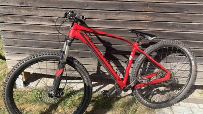 Bild: Polizeiinspektion Waldsassen/exb
Dieses rote Mountainbike der Markte "Spezialized" stellte die Polizei Waldsassen sicher.