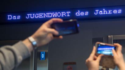 Bild: Peter Kneffel/dpa
Seit 2008 wird das „Jugendwort des Jahres“ gekürt. (Archivbild)