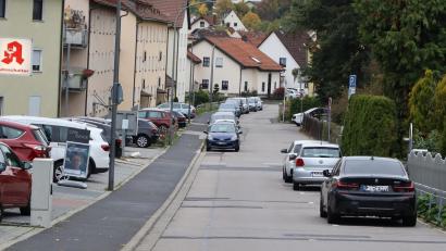 Archivbild: mfh
Viel Verkehr und hoher Parkdruck: Die Straße Fröschau ist ein Nadelöhr. Immer wieder kommt es hier zu Parkremplern und Fahrerfluchten – so auch am Montag, 9. September.