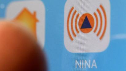 Bild: Marijan Murat/dpa
Beim bundesweiten Warntag wird unter anderem die Warn-App NINA getestet. Doch das Handy schrillt auch dann, wenn man diese nicht installiert hat.