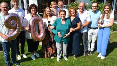 Bild: jr
Jubilarin Herta Selch (vorne, Mitte) feierte im Kreis ihrer Familie den 90. Geburtstag.