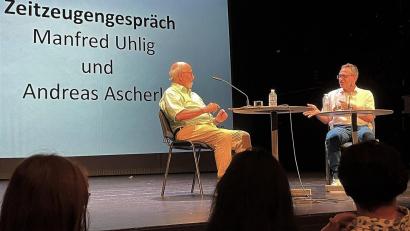 Bild: Susanne Schwab
Ein spannendes und unterhaltsames Zwiegespräch entwickelte sich zwischen dem 93-jährigen Manfred Uhlig (links), der vier Jahre lang dem festen Ensemble des Amberger Stadttheaters angehörte, und AZ-Redakteur Andreas Ascherl.